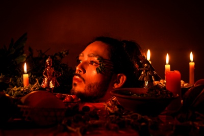 Cantor paraense Raidol apresenta show ‘Mandinga - As Primeiras Ervas’ no Teatro Margarida Schivasappa