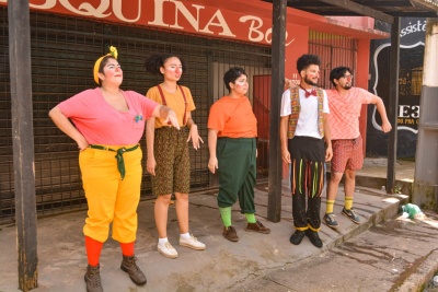 Espetáculo “Brincádiquê” leva palhaçaria e teatro às ruas de Belém