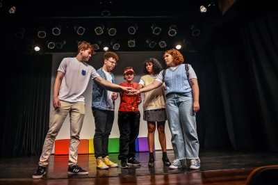 Adaptação de Heartstopper chega ao Teatro Waldemar Henrique em fevereiro