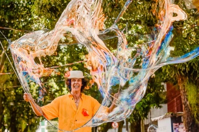 Praça da República é cenário para o 'Fantástico Mundo das Bolhas'