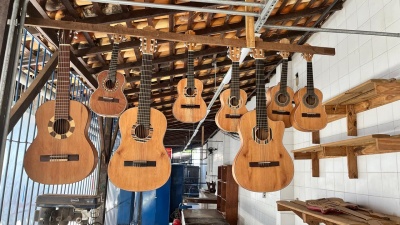 Núcleo de Oficinas Curro Velho expõe instrumentos musicais produzidos na oficina de luteria na Feira das Indústrias do Pará (FIPA)