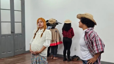 notícia: Peça teatral produzida por alunos de oficina de iniciação é apresentada na Casa da Linguagem