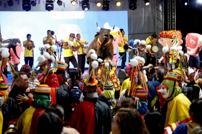 Cantor Chico de Assis se apresenta no Arraial de Todos os Santos 2026