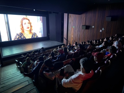 Cine Líbero Luxardo recebe atriz Helga Nemétik para sessão de 'A Miss'